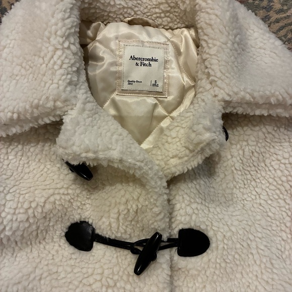 Abercrombie & Fitch Sherpa white teddy Toggle Coat size small relaxed fit - Picture 6 of 7